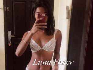 Luna_Foster